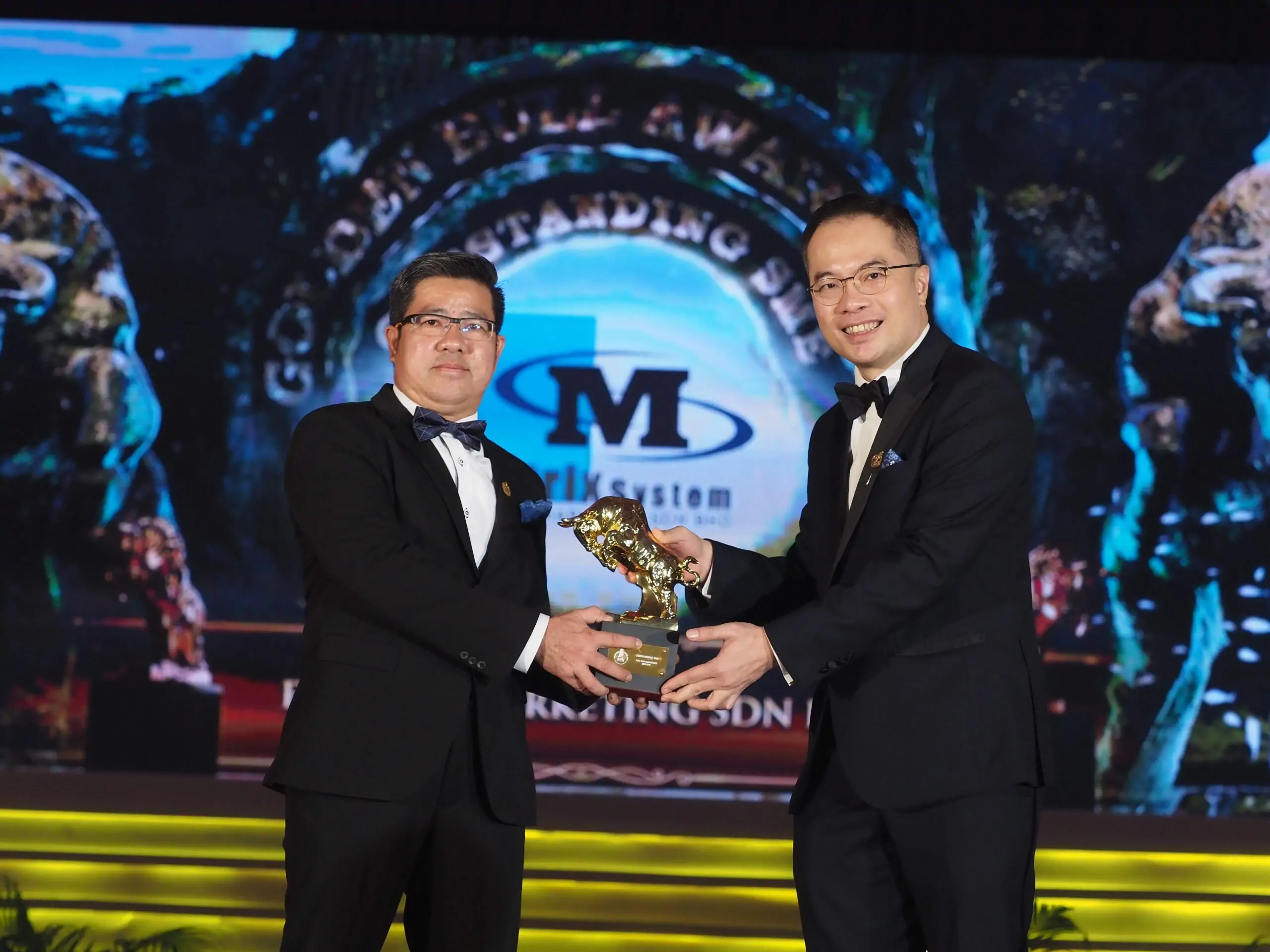 Fox One Marketing Sdn Bhd Wins Golden Bull Award : Oustanding SMEs 2022